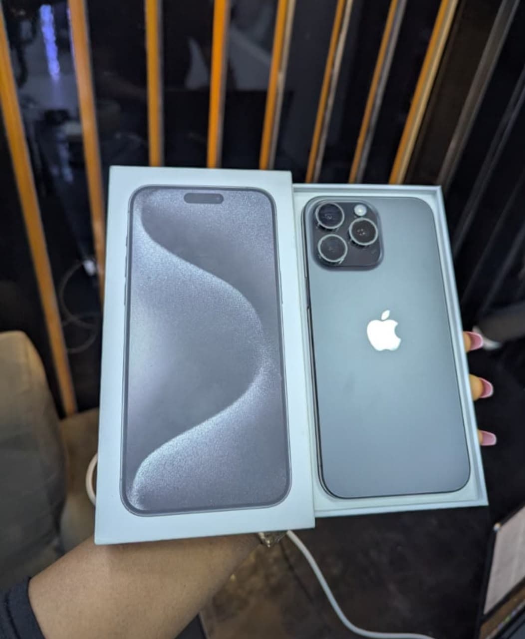 iPhone 15 Pro Max (256GB) - 2024
